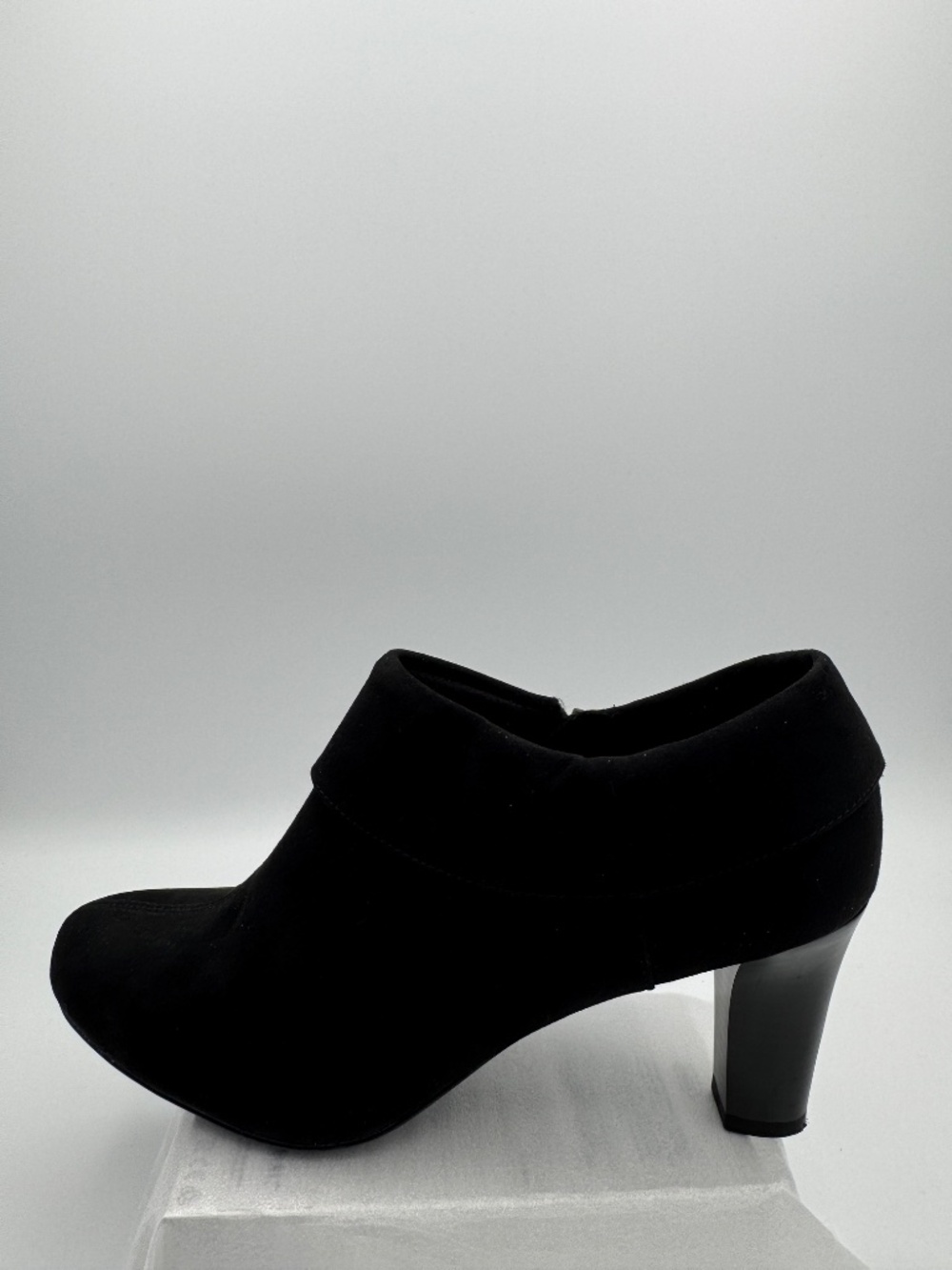 Coach And Four Black Cuffed Booties Size 8 Faux Suede Side Zipper Shoes Heels - Picture 5 of 11